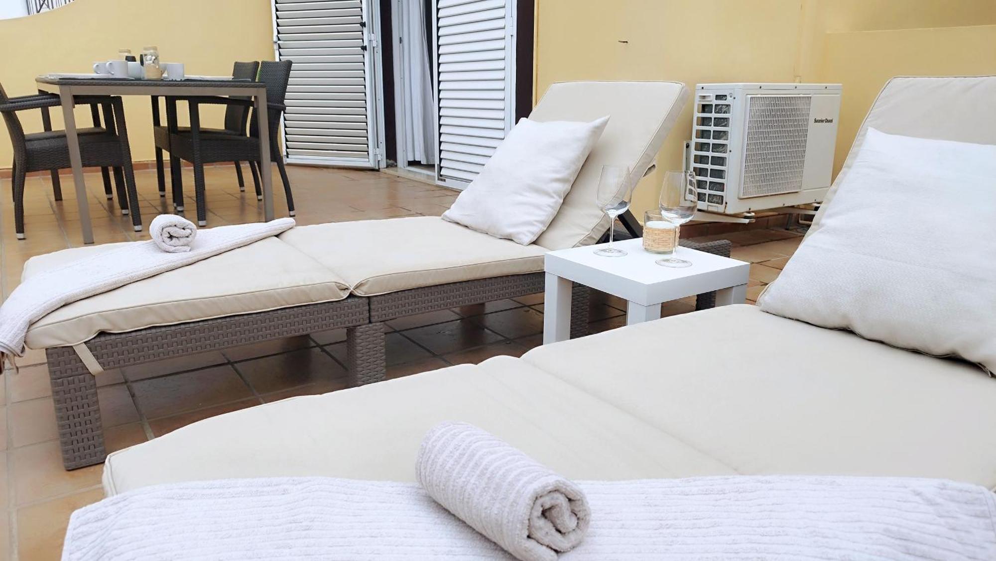 Charming & Sunny Apartment With Ocean View 阿德耶 外观 照片
